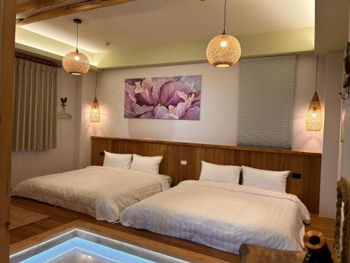 Postel nebo postele na pokoji v ubytování 微風森活 Whispering Breeze Villa