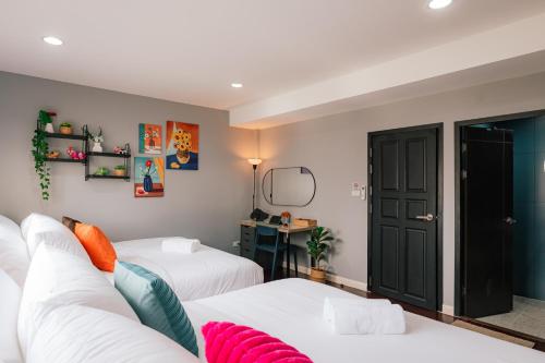 a bedroom with two beds and a desk with a mirror at EXCLUSIVE SUKHUMVIT RESIDENCE, 3 Min BTS, Thonglor, 20 Guests in Bangkok