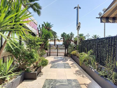 Nestor&Jeeves - SQUARE PROMENADE - Central - Close sea