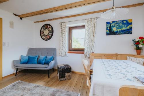 a room with a table and a chair and a window at Maso Fallmerayer - Fallmerayerhof in Albes