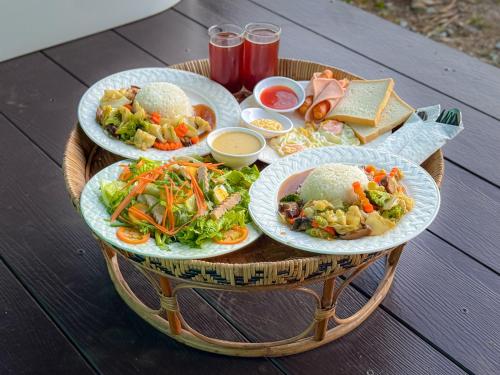 Jídlo v rezortu nebo okolí