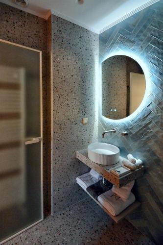 a bathroom with a sink and a mirror at Megaro Gioule in Siátista