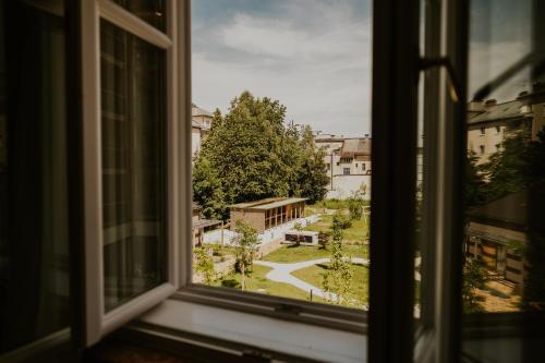 an open window with a view of a building at Design Hotel zum Hirschen Salzburg in Salzburg