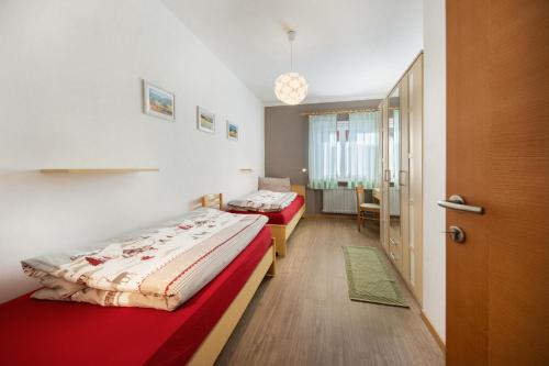 Una cama o camas en una habitación de Ciasa Piaz de Pavarin