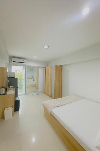 Кровать или кровати в номере City View Condo 5 mins to MRT Sutthisarn