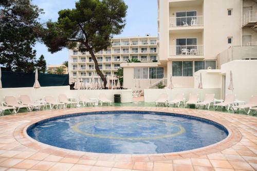 Bazén v ubytování Hotel Moon Dreams Coral Beach nebo v jeho okolí