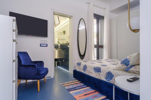 a bedroom with a bed and a table and a chair at Appartamento Soleluna in San Cataldo