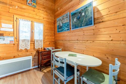 a dining room with a table and chairs in a cabin at Chalet gite in Saint-Paulet-de-Caisson