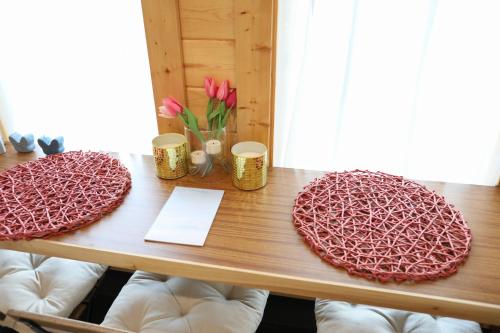 Ảnh trong thư viện ảnh của New Custom Tiny Home Retreat with Bunnies, Chickens and Goat ở Navarre