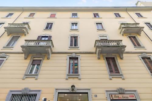 SM Modern Apartment - 4 pax - 1min Turro Metro