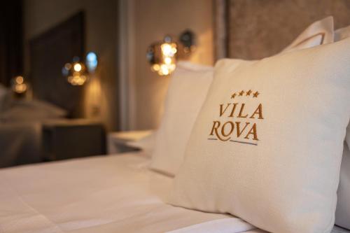 Ένα ή περισσότερα κρεβάτια σε δωμάτιο στο Hotel Vila Rova