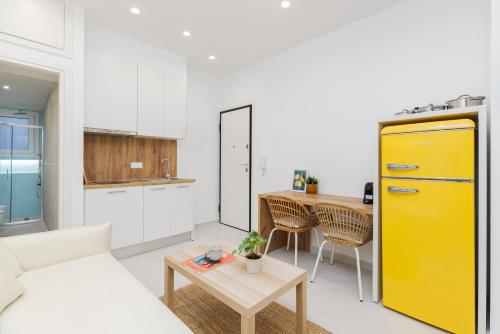 Lemon pie by halu! Charming studio next to Aristotelous Square