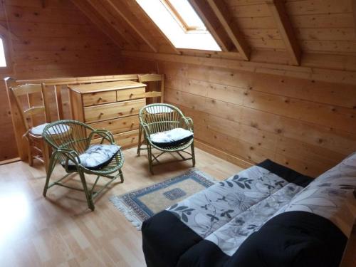a bedroom with two chairs and a bed in a cabin at Chalet Montagne Pontis face Ecrins in Pontis