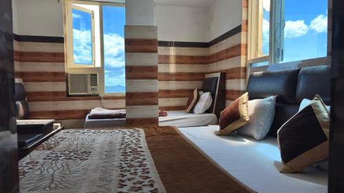 Postel nebo postele na pokoji v ubytování Ashoka Residency