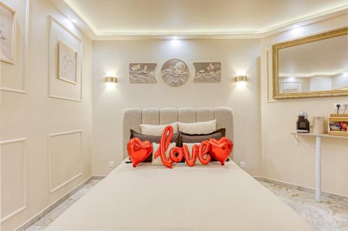 Postel nebo postele na pokoji v ubytování Creamy by Suite&Spa