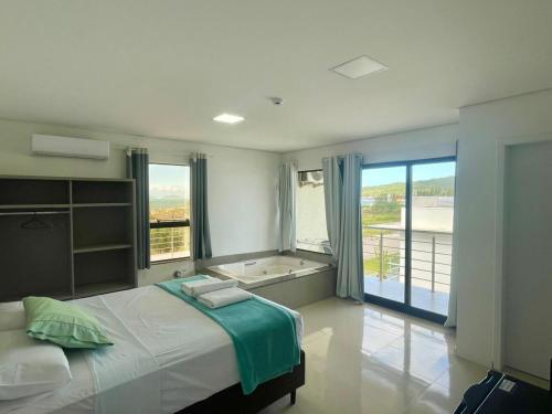 A bed or beds in a room at Apart-Hotel "Encantos do Mar" - Beira Mar