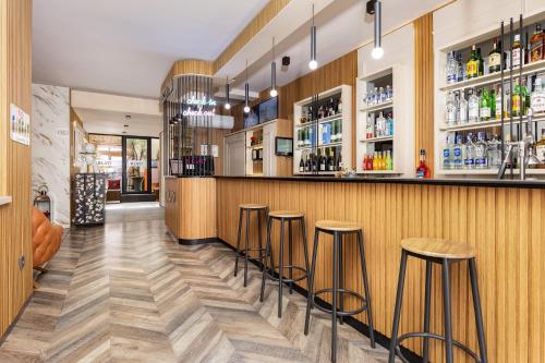 El lounge o bar de Hotel BLVD 7