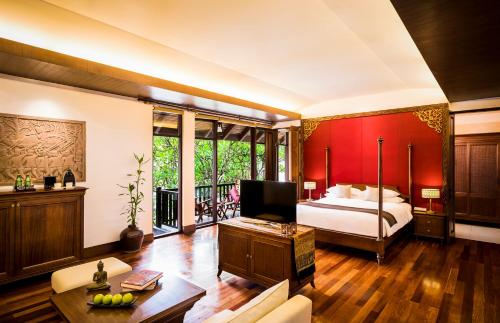 Una cama o camas en una habitación de Anantara Angkor Resort