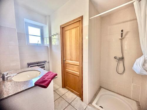 a bathroom with a sink and a shower at Ségure Chalet l'étoile des cîmes in Ristolas