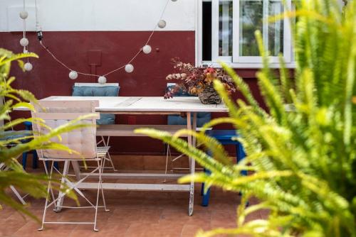 Atlantic-style accommodation in the center