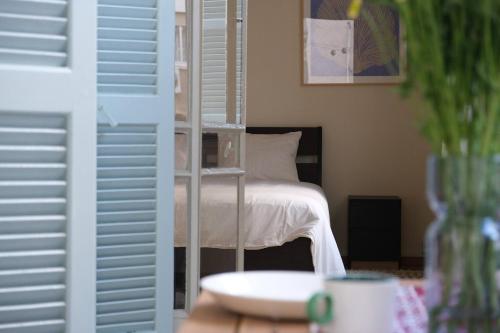 Gladstone Apartment by Tangerine