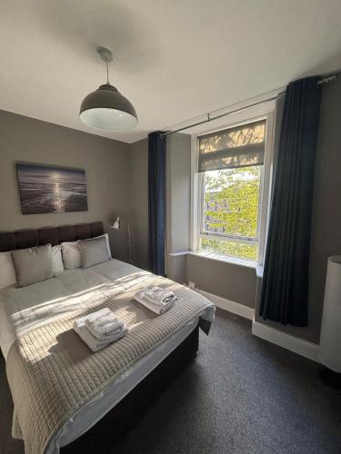 En eller flere senge i et værelse på West End Flat