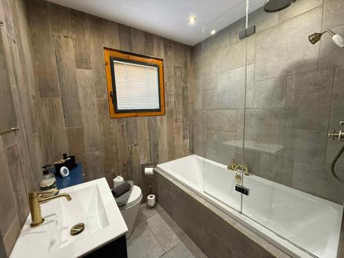 Koupelna v ubytování Empress Pines