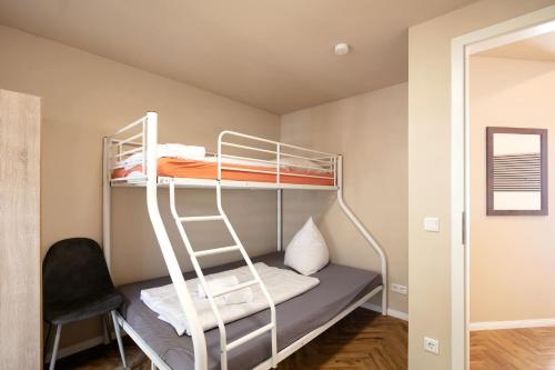 Postel nebo postele na pokoji v ubytování Hotel zur Panke Wohnung 5