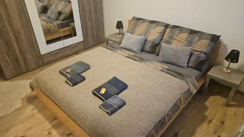 Una cama o camas en una habitación de Olšany Home - útulný domek se zahradou a parkováním u Olomouce - house with garden and parking near Olomouc