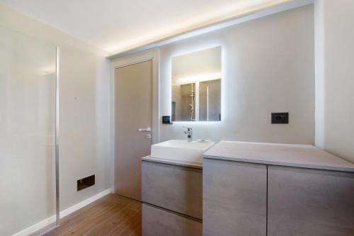 a bathroom with a sink and a mirror at Da primo - Alloggi vacanze in Pont-Saint-Martin