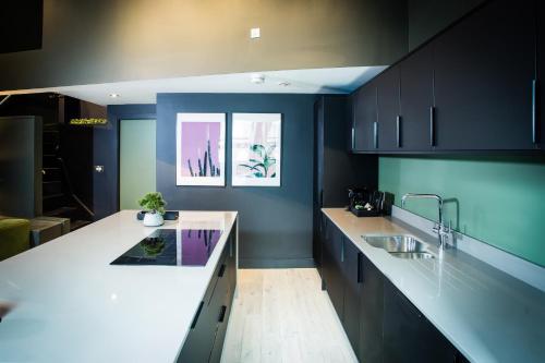 Urban Jungle by Domu Stays photo 4