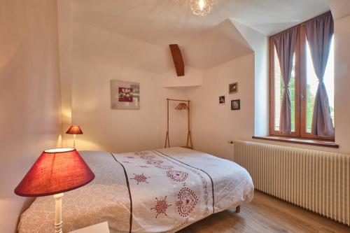 En eller flere senge i et værelse på Grand Gîte du Château de St Geoire