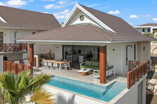 The Jazmyn at Blue Bay Golf & Beach Resort