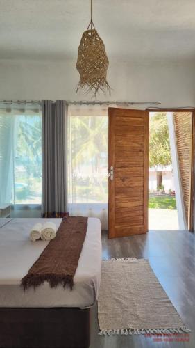 เตียงในห้องที่ Giraffe House Vilankulo