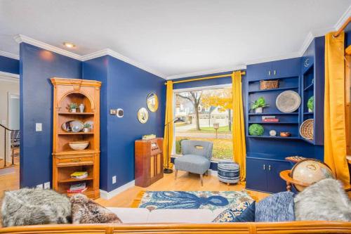 a blue room with a couch and a chair at River Drive Retreat - Family Neighborhood sleeps 10 in Appleton