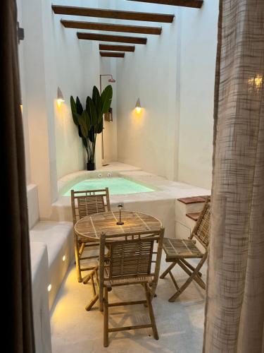 Bazén v ubytování Apartamento acogedor frente a Plaza de la Iglesia nebo v jeho okolí