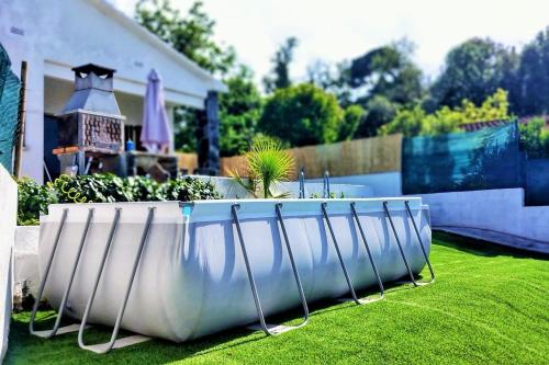 a large white planter in the yard of a house at Ca la Nena Morena - Casa con piscina privada, jardín y vistas al Montseny in Vallgorguina
