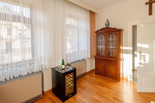 a room with a large window and a dresser at Ferienwohnung Fuchsbau in Neumagen-Dhron