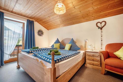 Ένα ή περισσότερα κρεβάτια σε δωμάτιο στο Gästehaus Erd - Fewo Reuterwanne