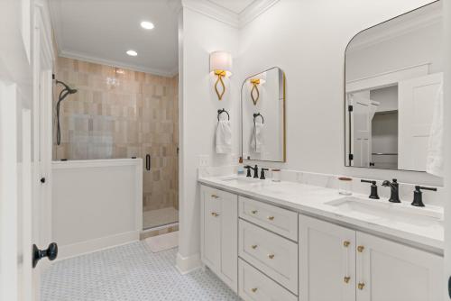 Koupelna v ubytování Lillie's Oasis - 400 Kelsall Ave