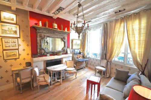 Charming Stay Near Notre Dame FDL with AC