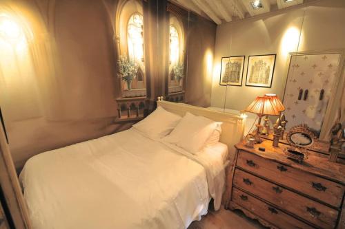 Charming Stay Near Notre Dame FDL with AC