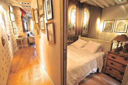Charming Stay Near Notre Dame FDL with AC