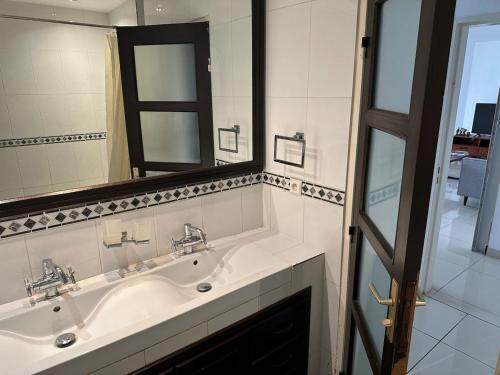 Ένα μπάνιο στο 2bd exceptional view apt plateau