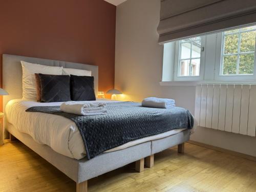 Postel nebo postele na pokoji v ubytování Suite Argile - Centre historique