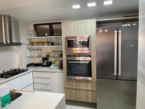 O bucătărie sau chicinetă la Atlantic Paradise