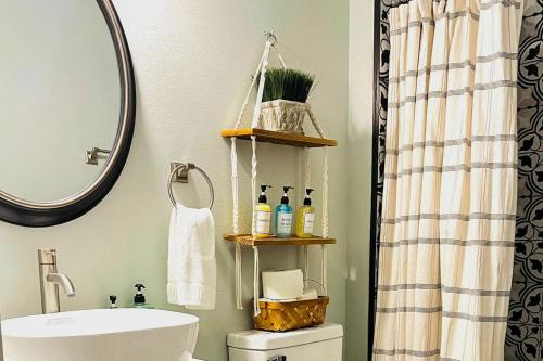 Koupelna v ubytování BoHo Bungalow