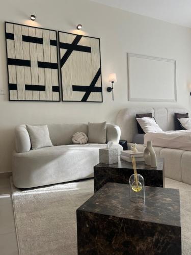 5-Star Vibes Modern Studio Business Bay