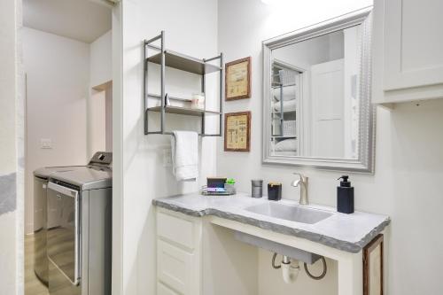 A kitchen or kitchenette at Relaxing Lubbock Studio about 6 Mi to Texas Tech