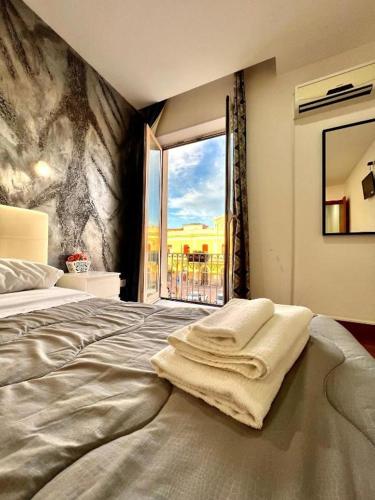 a bedroom with a large bed with a window at Hotel Como in Syracuse